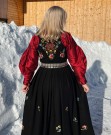 Bunadskjorte, silke Tyrihans Shatung, Dyprød thumbnail
