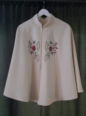 Cape til Lundeby brodert