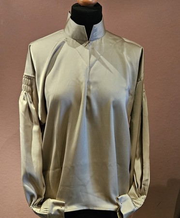 Bunadskjorte, silke Mosegrønn, Design Tones Bunadstue