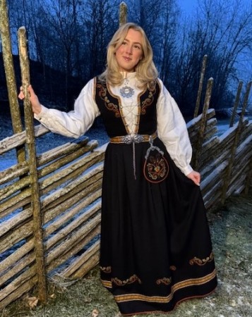 Segerbrandt bunad, svart