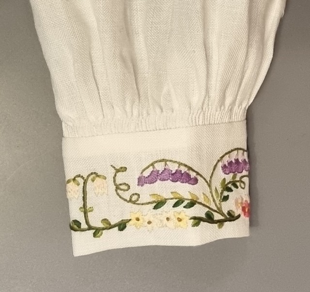 Bunadskjorte Oslo Håndbrodert linskjorte 