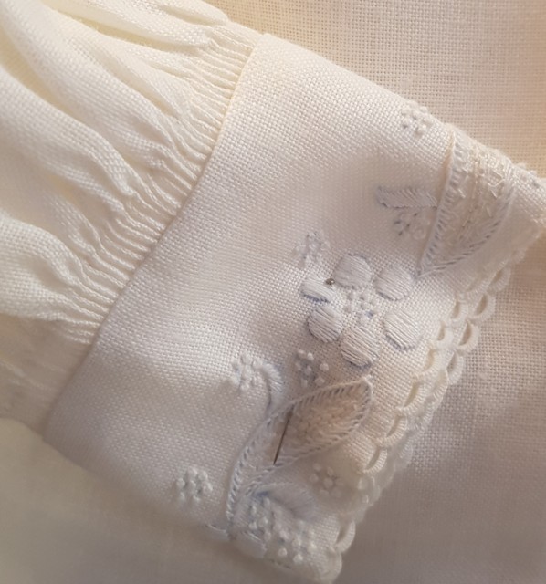 Bunadskjorte Håndbrodert linskjorte, nydelig brodert